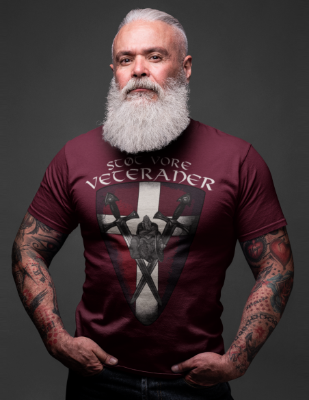 Støt vore Veteraner T-Shirt Burgundy Front by Nordic Worlds