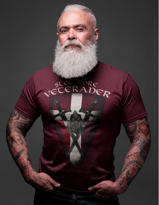 Støt vore Veteraner T-Shirt Burgundy Front by Nordic Worlds