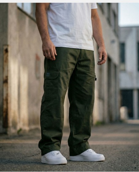The Baggy Cargo Outfit – Get One T-Shirt Free